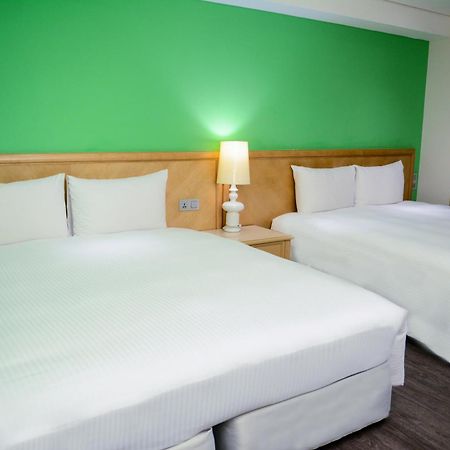 Green World Triple Beds Tchaj-pej Exteriér fotografie