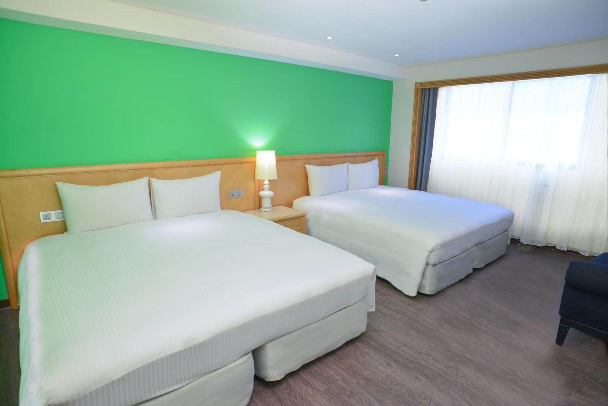 Green World Triple Beds Tchaj-pej Exteriér fotografie