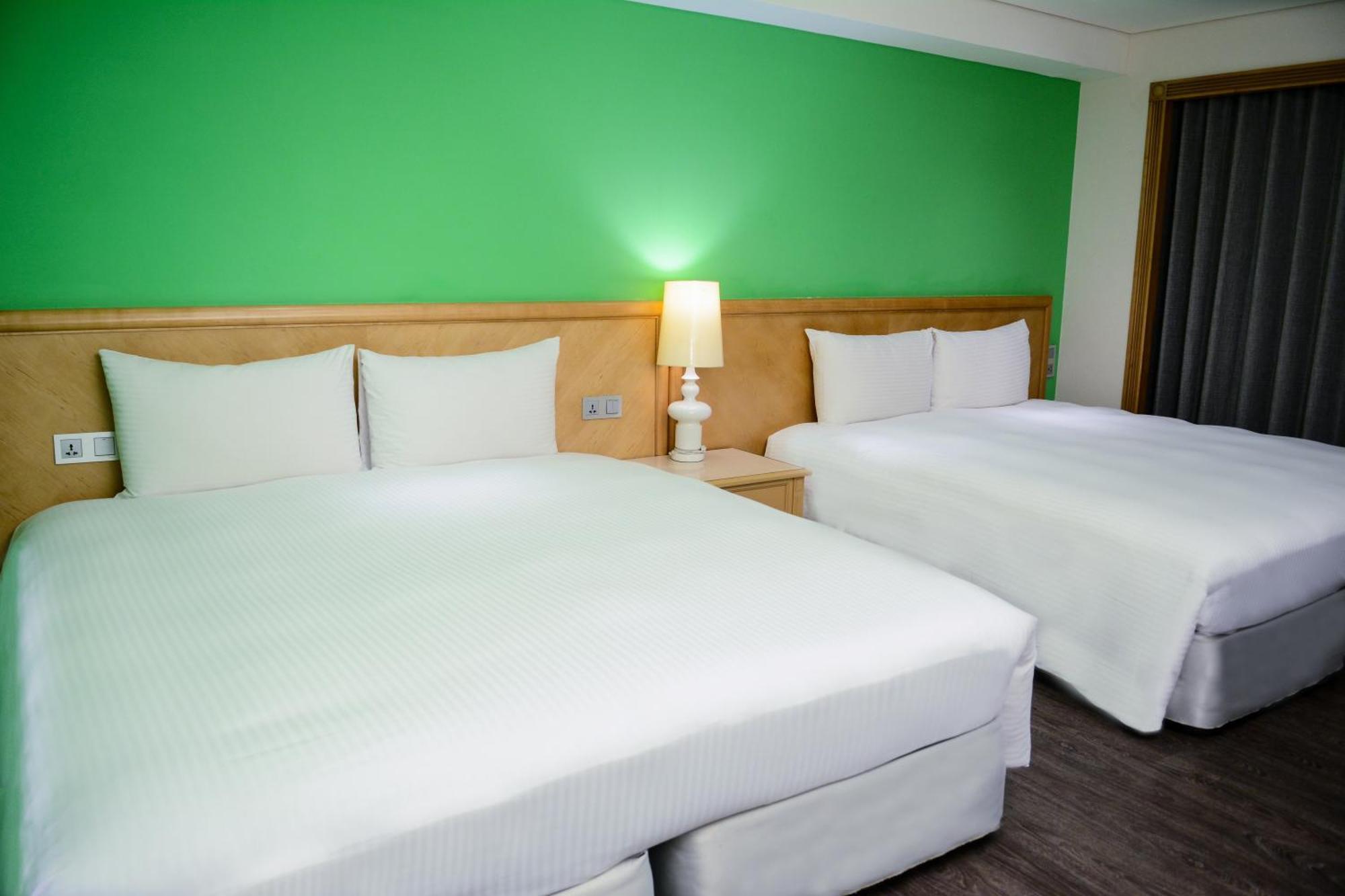 Green World Triple Beds Tchaj-pej Exteriér fotografie