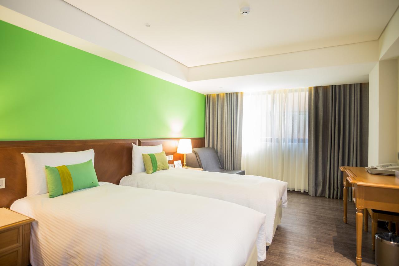 Green World Triple Beds Tchaj-pej Exteriér fotografie
